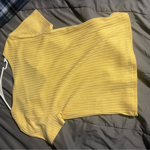 yellow tee - Picture 2 of 2